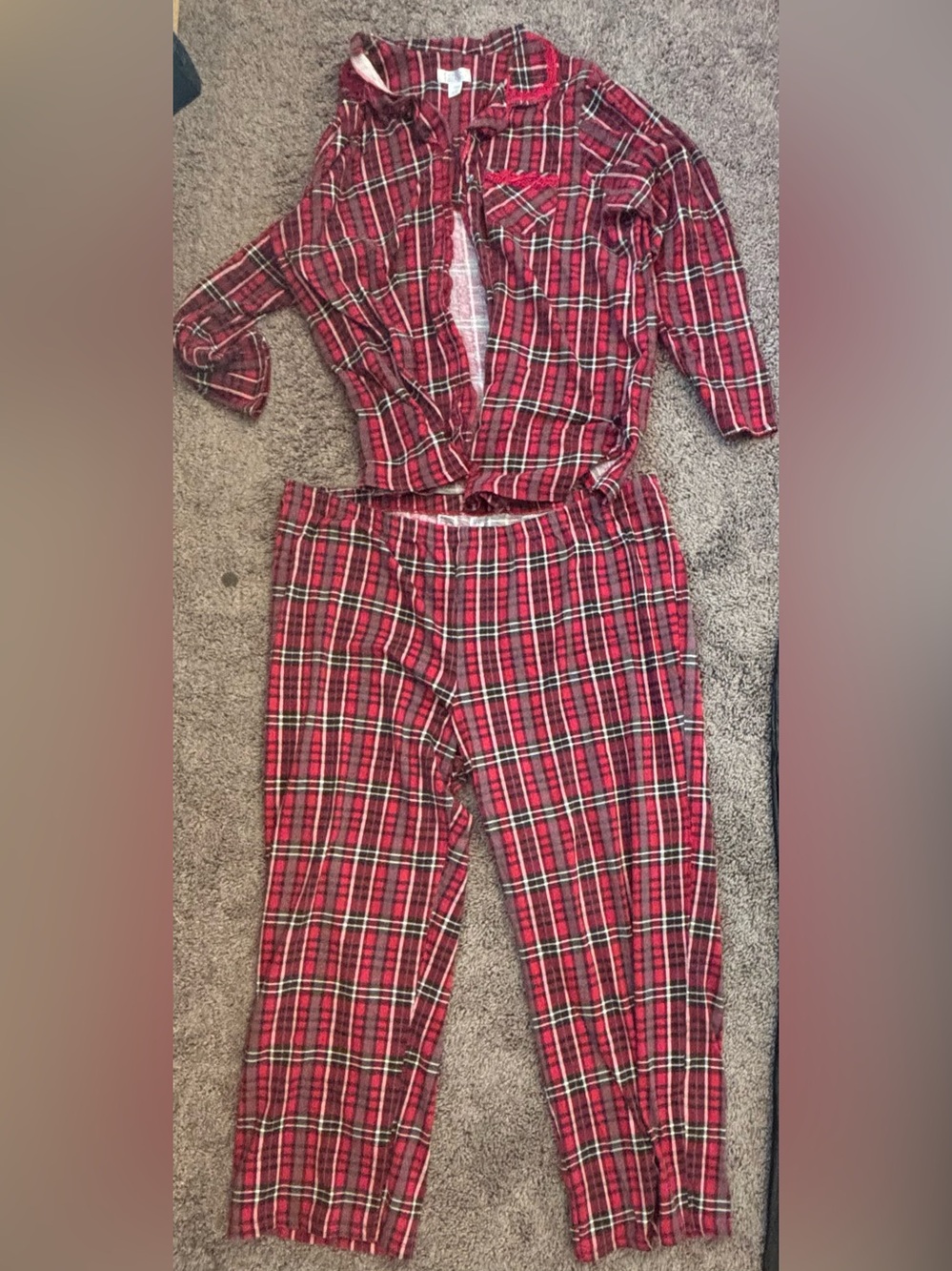 Cozy Red Plaid Women's Pajama Set - Classic Lounge Two-Piece